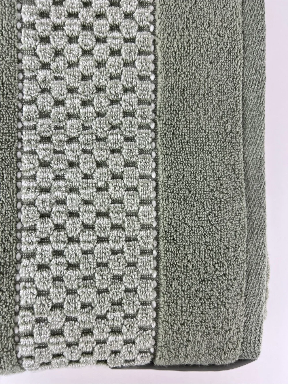 DKNY Bath Towel Set Sage Green White Plush Cotton Zero Twist Set of 2 NEW